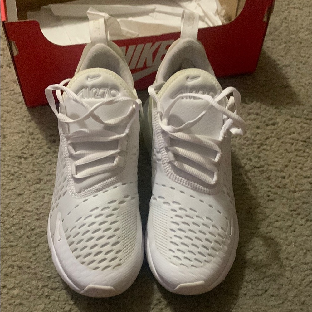 Nike White Sneakers Minimalist Design Breathable